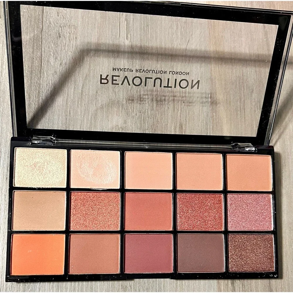 Revolution Reloaded Iconic Fever Palette Mattes Shimmers 15 Shades